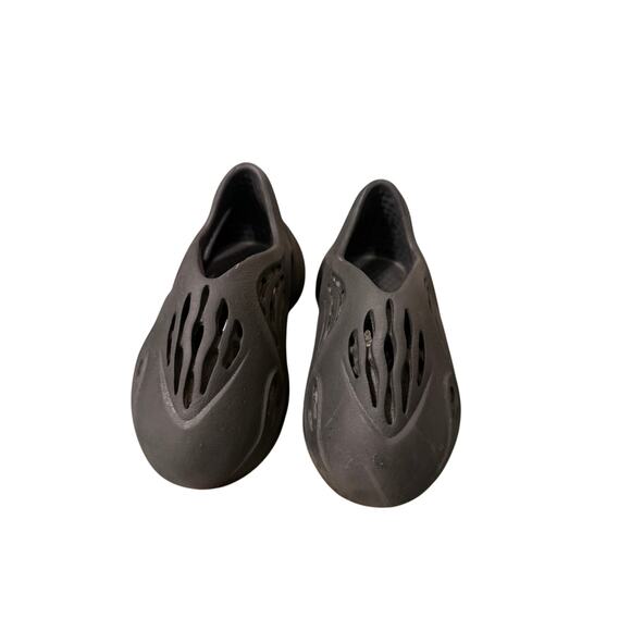 Size 6K Infant Adidas YEEZY FOAM RNR Onyx - Picture 1 of 4